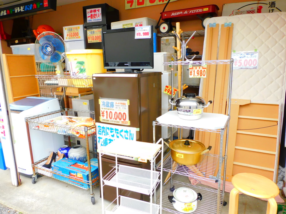 表売り場の商品が特価で大変お得です!